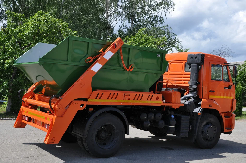 Заказ бункеровоза для вывоза мусора и отходов в Балашихе в октябре