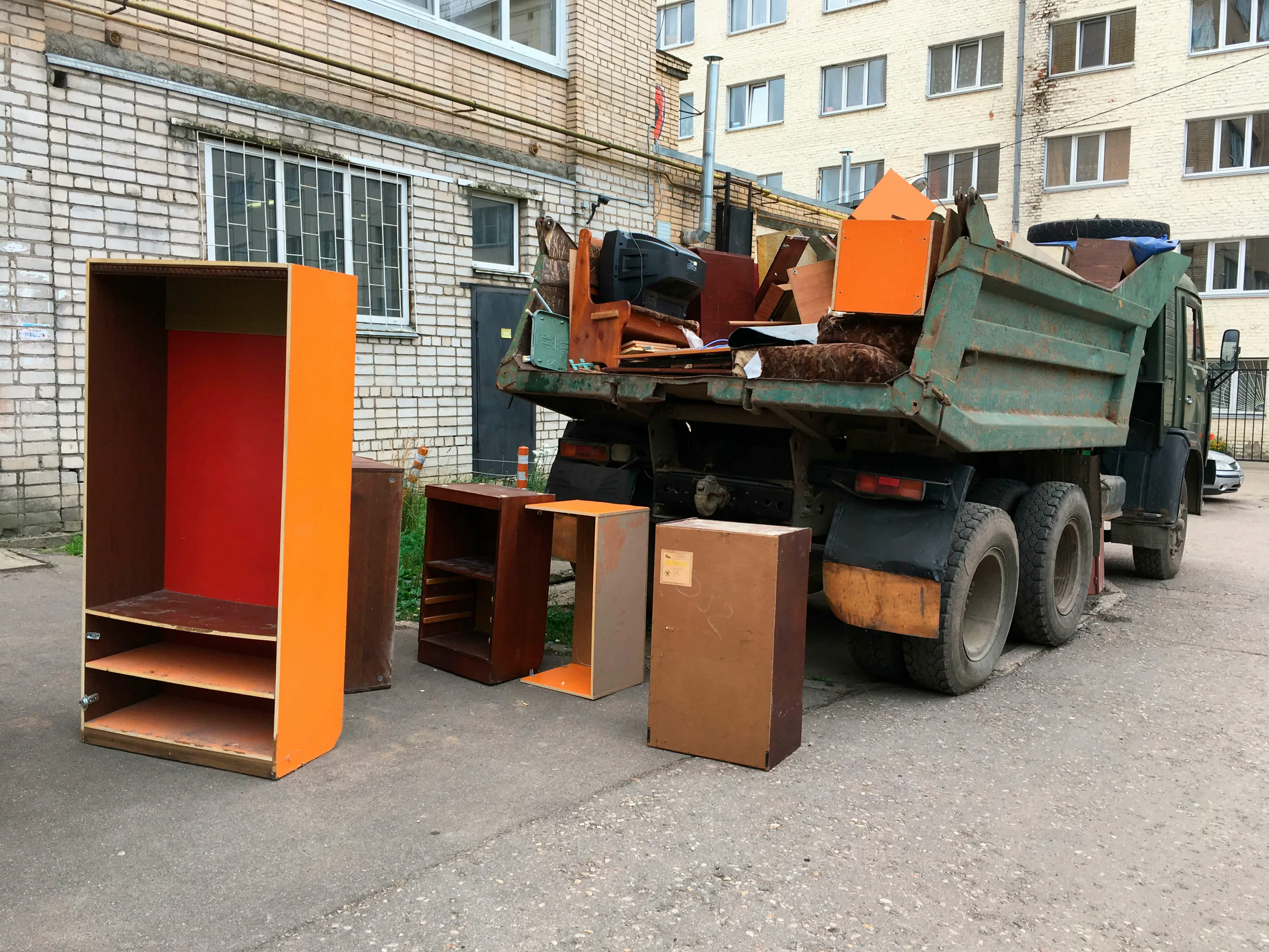 Утилизация старой мебели с вывозом и разбором в Балашихе в октябре