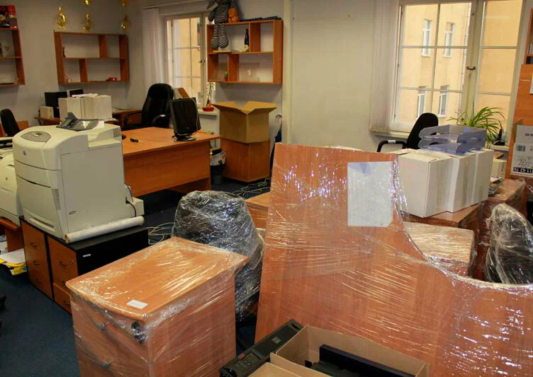 Вывоз старой офисной мебели в Балашихе в октябре