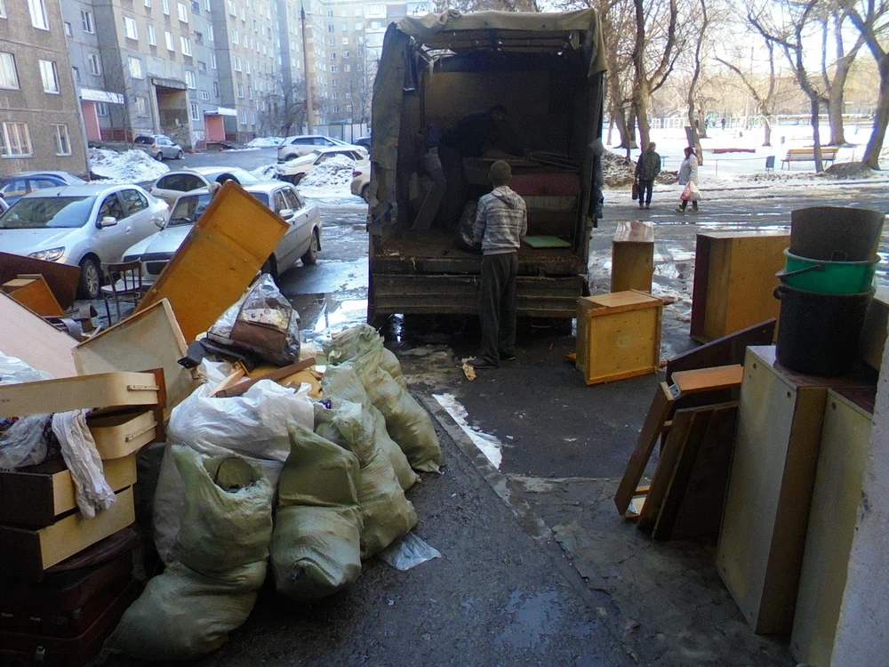 Вывоз мусора из подвала с утилизацией в Балашихе в октябре